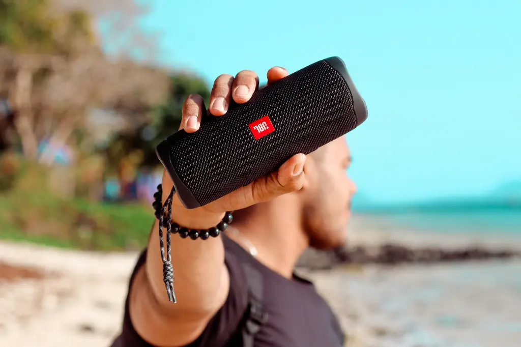 unsplash_Twinih9fIog_bluetooth speaker.webp