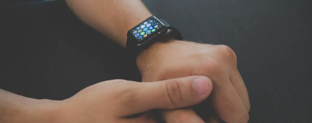 unsplash_StXY1vAFcis_apple smart watch.webp