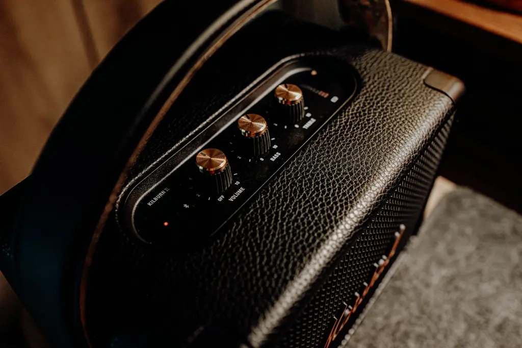 unsplash_0vUSZKmQ49U_bluetooth speaker.webp.jpg.jpg.jpg