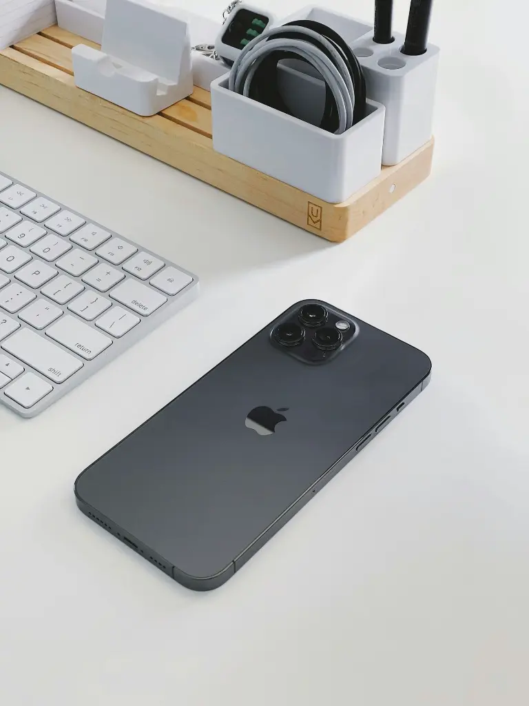 unsplash_SqTPvzKaQjs_iphone.webp
